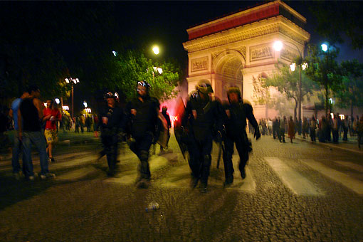 les CRS &agrave; l'Arc de Triomphe