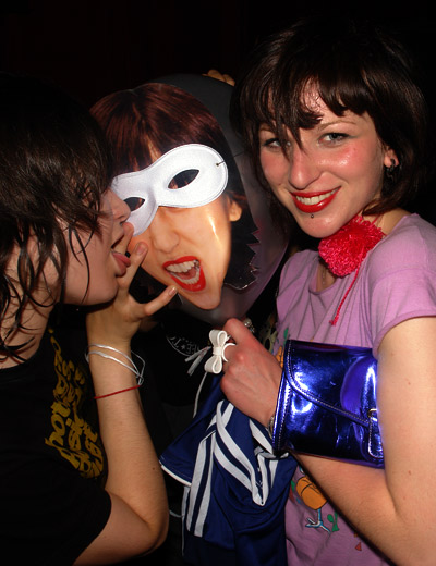 kiss my balloon @ Cansei de Ser Sexy