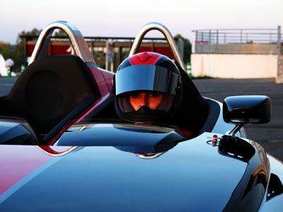 une pilote Peugeot