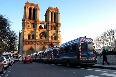 police et gendarmerie @ parvis de Notre-Dame