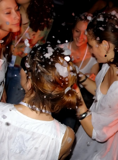 les filles et la mousse