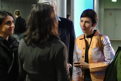 Manuelle Gautrand en veste flashy