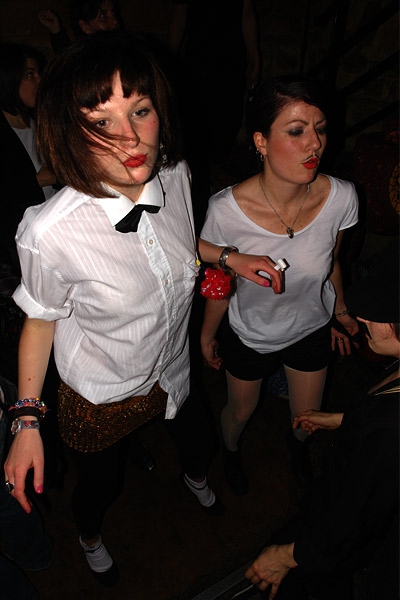 Justine & Serena @ soirée Moustache