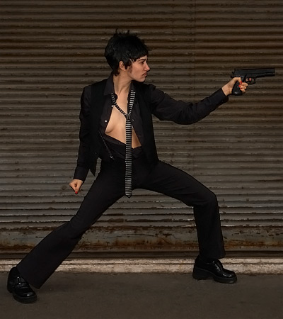 Louis(e) – arme à la main