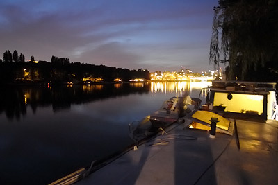 péniche en bord de Seine
